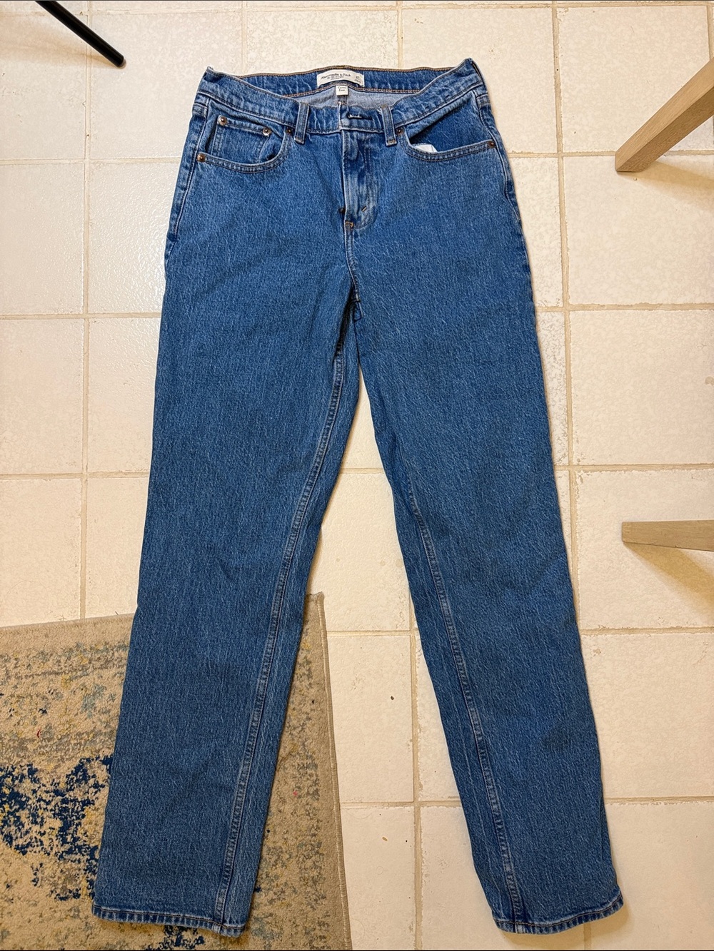 Abercrombie & Fitch women’s 90s straight leg mid rise
